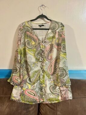 Excellent Condition Nasty Gal Paisley Print Vneck Button Down  Tunic Top